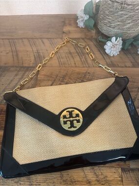 Tory Burch Black Patent Trim Tan Straw Logo Clutch
